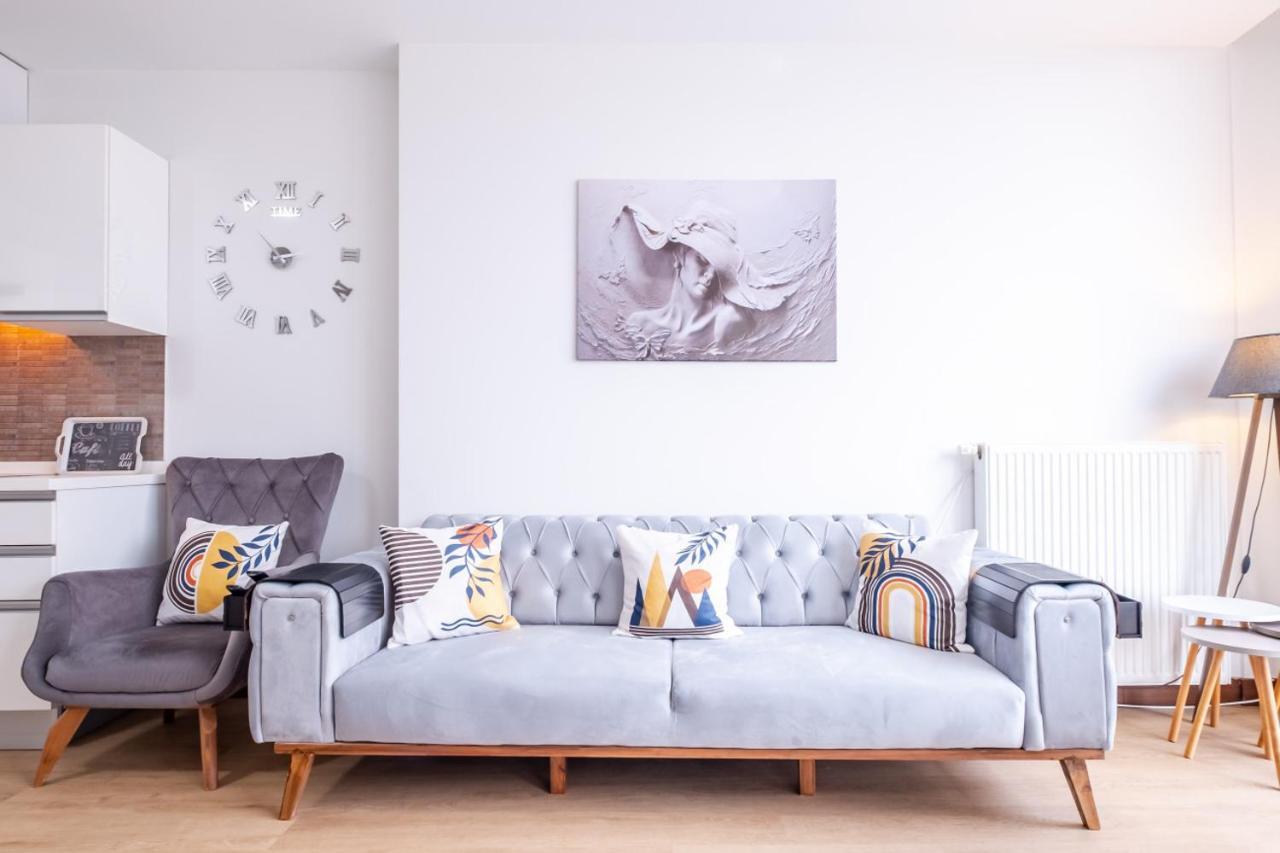 Charming Flat With City View In Atasehir Istanbul Eksteriør billede