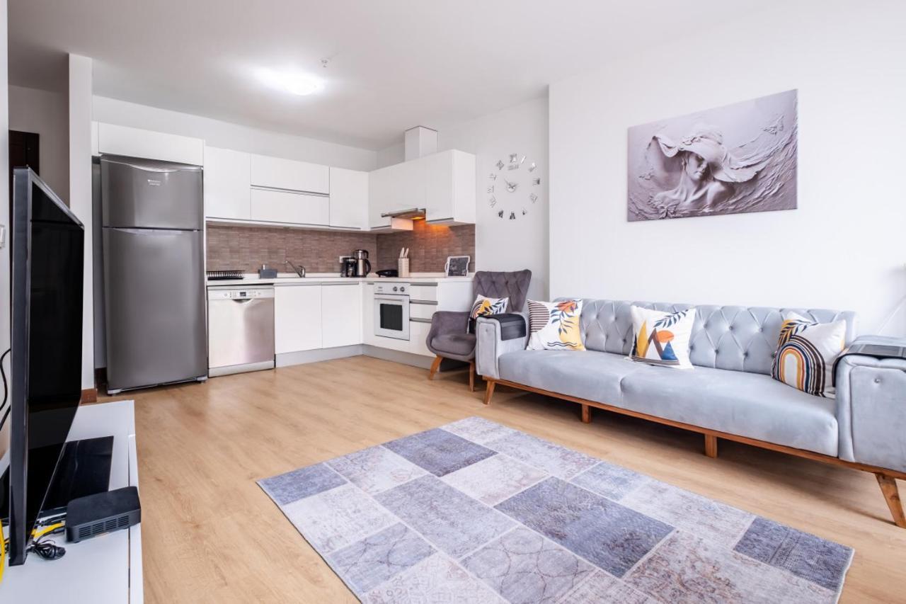 Charming Flat With City View In Atasehir Istanbul Eksteriør billede